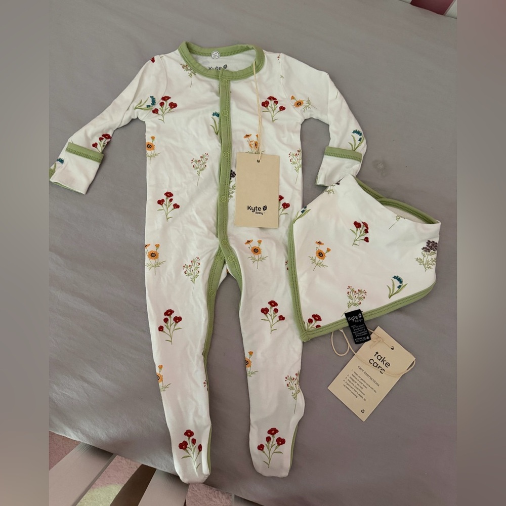 Kyte BABY Floral Print Onesie with Green Trim